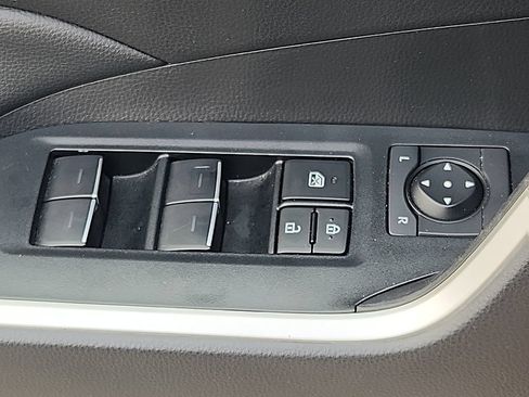 Used 2025 Toyota RAV4 XLE AWD/4WD image 25
