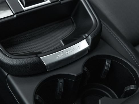 Certified 2026 Porsche Macan AWD/4WD image 27