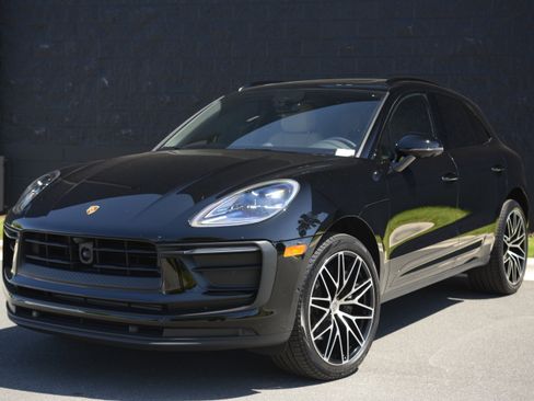 Certified 2025 Porsche Macan AWD/4WD image 1