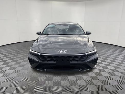 Certified 2026 Hyundai Elantra SE w/ Cargo Package FWD image 9