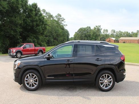 Used 2022 GMC Terrain SLT w/ Infotainment Package II FWD image 9