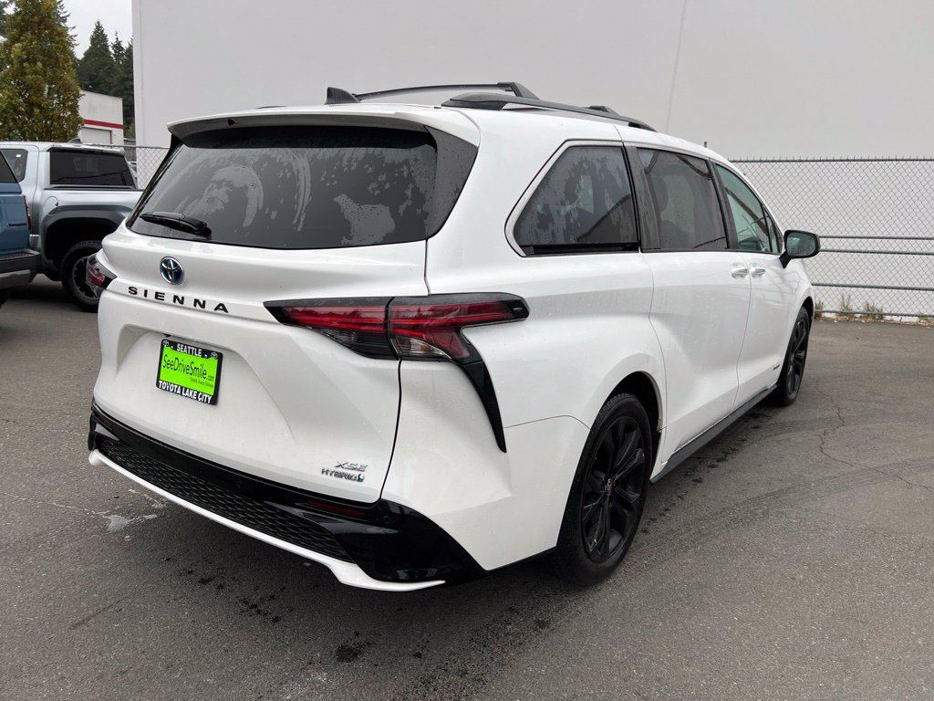 Used 2021 Toyota Sienna XSE w/ XSE Plus Package FWD image 4