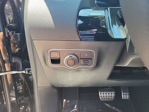 Certified 2025 Mercedes-Benz GLA 35 AMG 4MATIC image 40