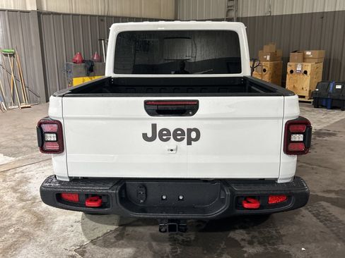 Used 2025 Jeep Gladiator Rubicon w/ Convenience Group AWD/4WD image 6