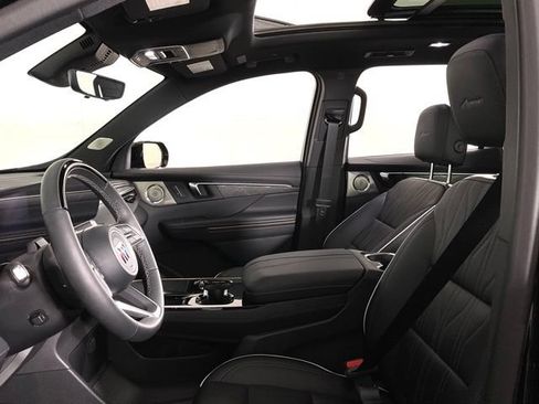 Used 2025 Buick Enclave Avenir w/ Super Cruise Package FWD image 31