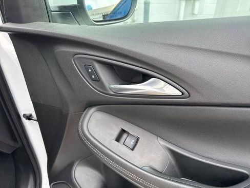 Certified 2020 Buick Encore GX Essence FWD image 48
