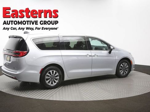 Used 2023 Chrysler Pacifica Touring-L FWD image 44