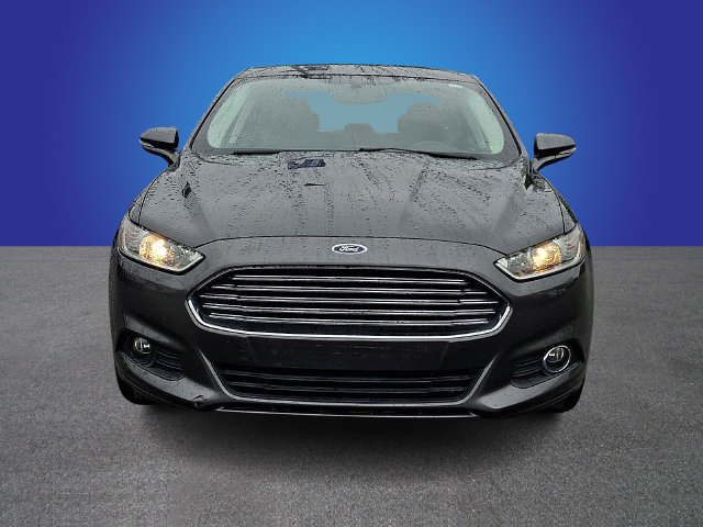 Used 2016 Ford Fusion SE w/ Equipment Group 202A FWD image 2