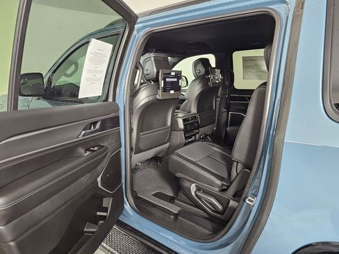 New 2026 Jeep Grand Wagoneer L Limited w/ Rear Seat Video Group I image 33