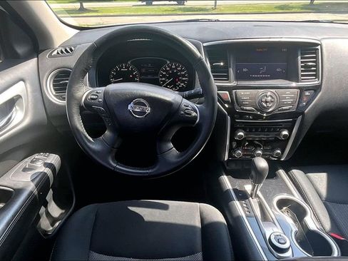Used 2018 Nissan Pathfinder SV AWD/4WD image 5