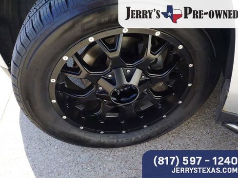 Used 2019 GMC Yukon XL Denali image 9