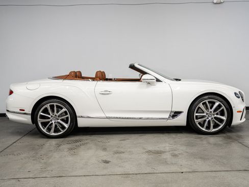 Used 2024 Bentley Continental GT Mulliner AWD/4WD image 3