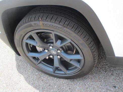 New 2026 Jeep Cherokee Limited AWD/4WD image 25