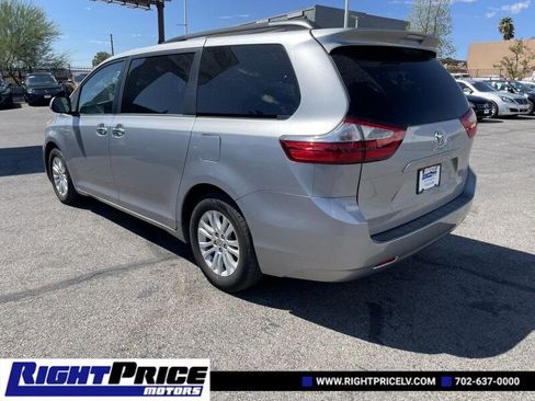 Used 2017 Toyota Sienna XLE image 3