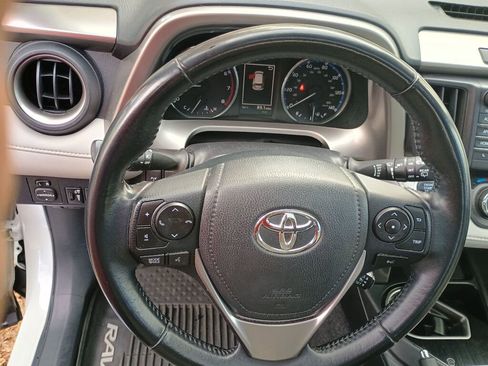 Used 2018 Toyota RAV4 Limited image 12