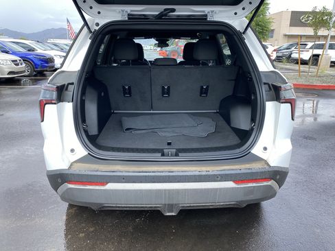 Used 2025 Chevrolet Equinox LT FWD image 14
