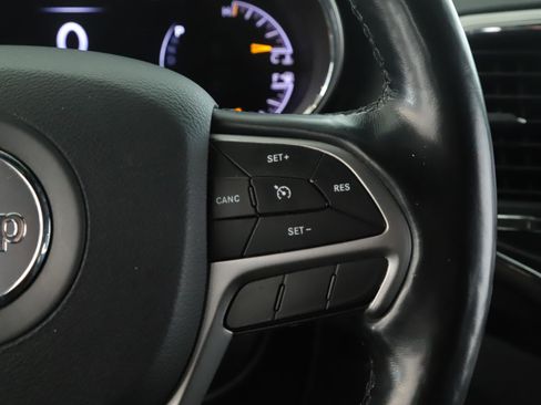 Used 2020 Jeep Grand Cherokee Laredo AWD/4WD image 8