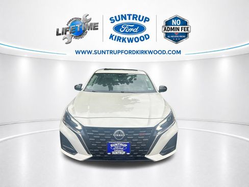 Used 2023 Nissan Altima 2.5 SR w/ SR Premium Package FWD image 10