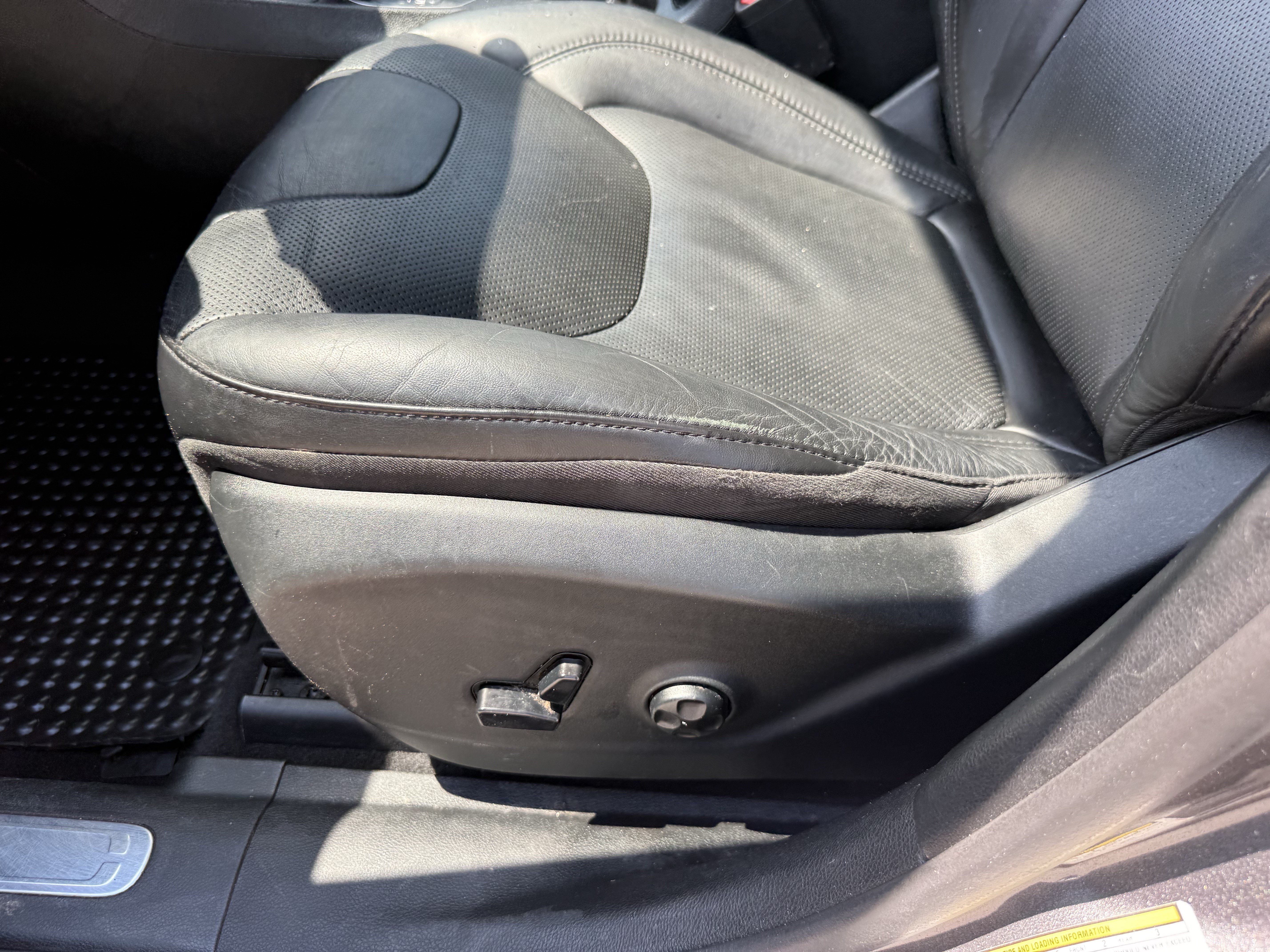 Used 2020 Jeep Cherokee Limited FWD image 28