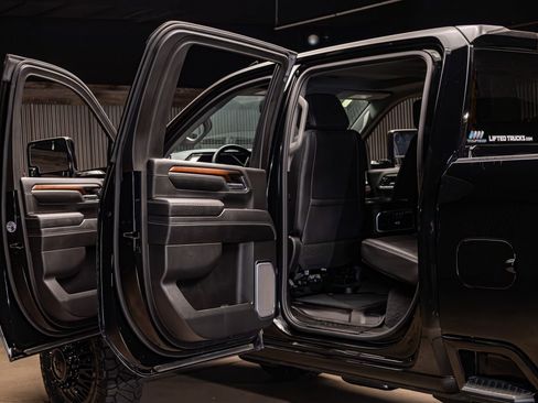 Used 2024 GMC Sierra 3500 Denali w/ Denali Reserve Package image 32