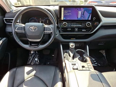 Used 2023 Toyota Highlander Platinum AWD/4WD image 12