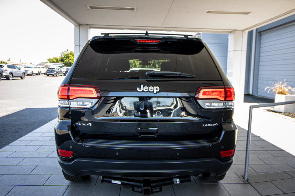 Used 2020 Jeep Grand Cherokee Laredo w/ Security & Convenience Group AWD/4WD image 16
