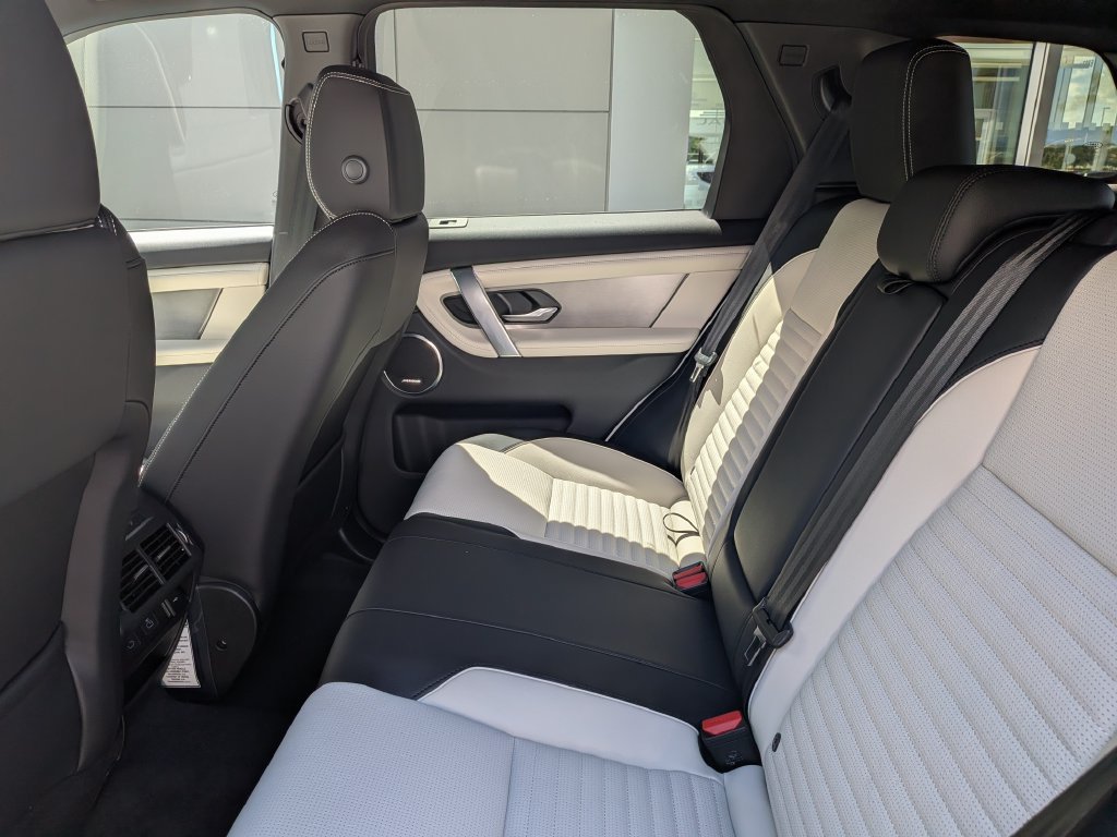 New 2026 Land Rover Discovery Sport Landmark AWD/4WD image 15