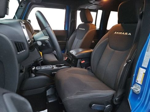 Used 2015 Jeep Wrangler Unlimited Sahara w/ Connectivity Group image 36