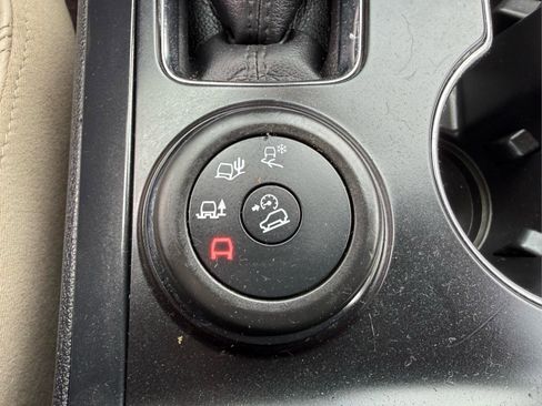 Used 2018 Ford Explorer Limited w/ Equipment Group 301A AWD/4WD image 30
