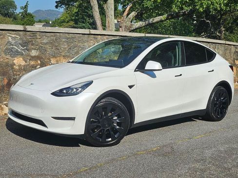 Used 2022 Tesla Model Y Long Range AWD/4WD image 5