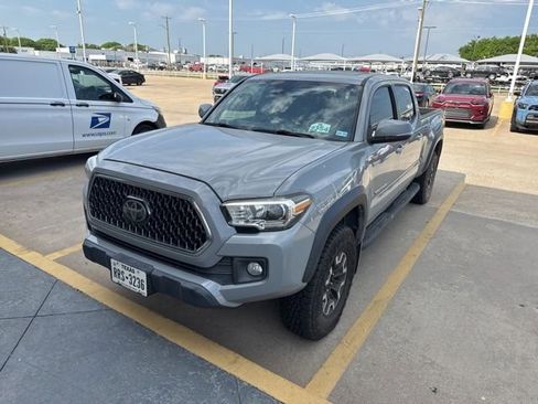 Used 2019 Toyota Tacoma TRD Off-Road w/ TRD Premium Off Road Package image 3