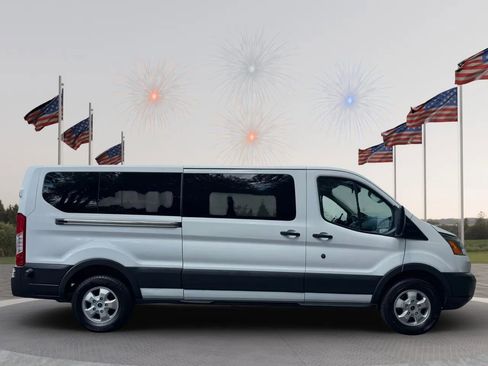 Used 2017 Ford Transit 350 XLT RWD image 2