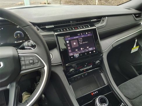 New 2025 Jeep Grand Cherokee Altitude w/ Trailer Tow Package image 22