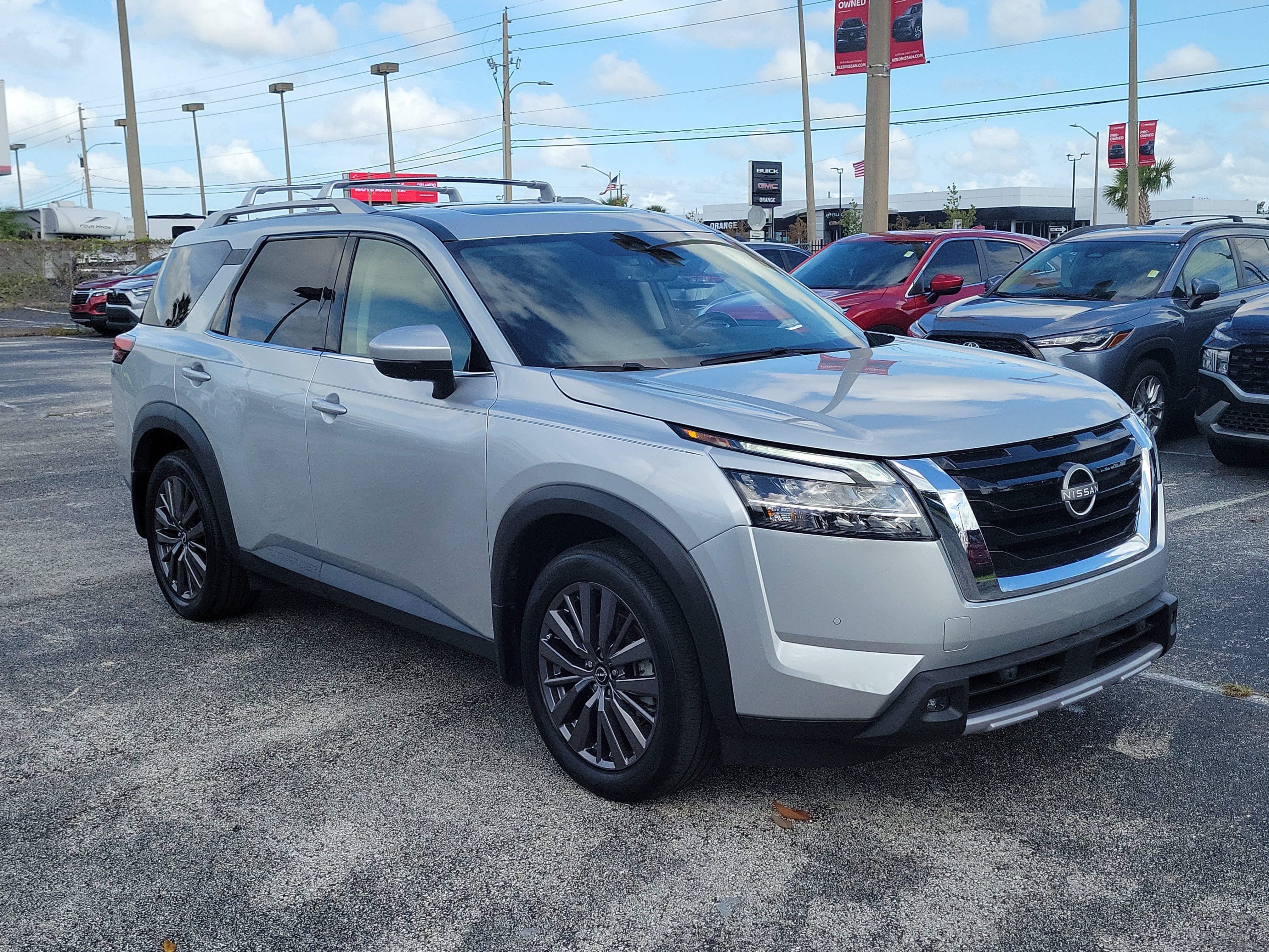 Certified 2024 Nissan Pathfinder SL w/ SL Premium Package FWD image 3