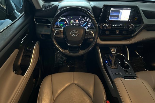 Certified 2021 Toyota Highlander XLE AWD/4WD image 16