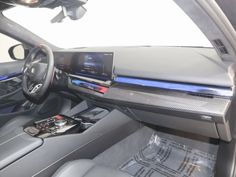 Used 2025 BMW M5 w/ Executive Package image 73