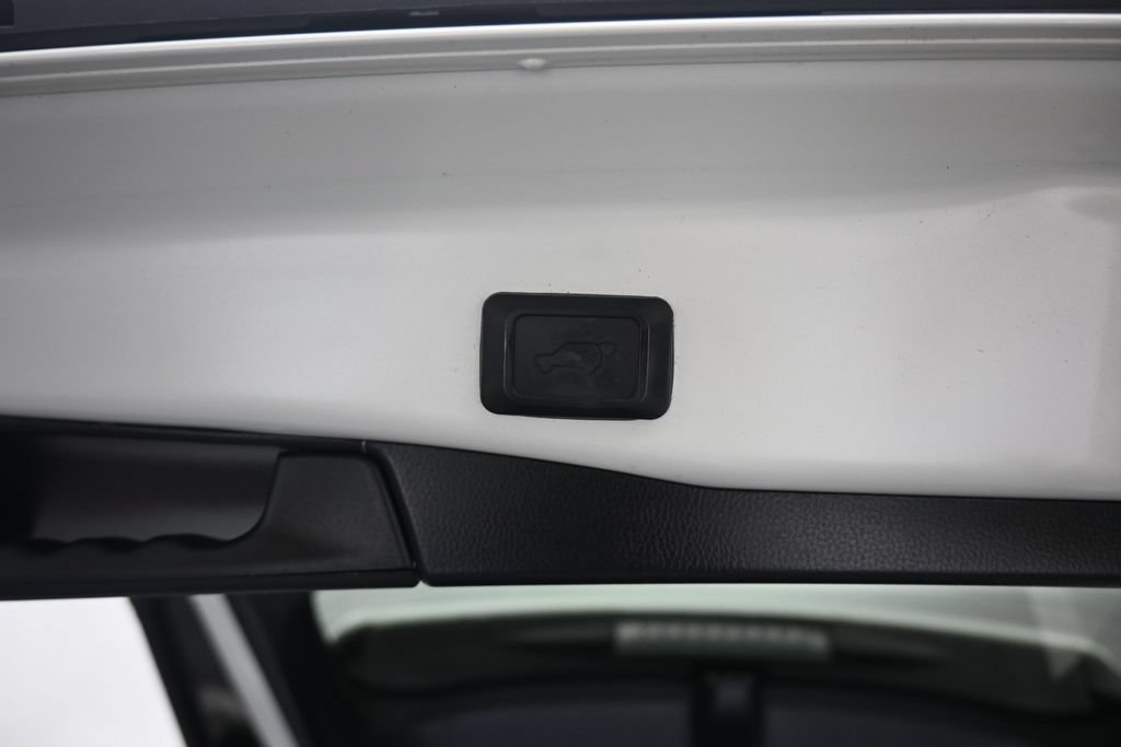 Used 2019 Toyota RAV4 Limited w/ Carpet Mat Package AWD/4WD image 45