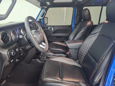 Used 2023 Jeep Gladiator Overland AWD/4WD image 20