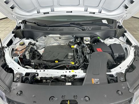 Used 2025 Chevrolet Trax LS FWD image 32
