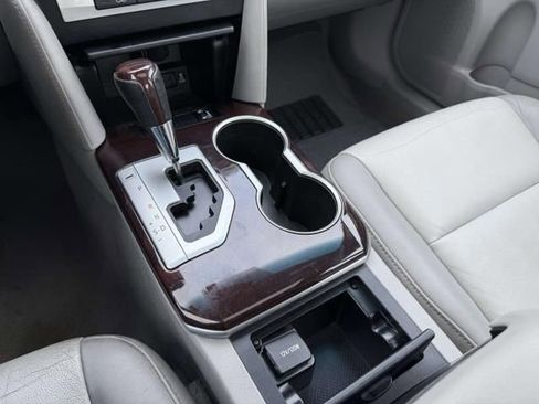 Used 2014 Toyota Camry XLE w/ Leather Package image 30