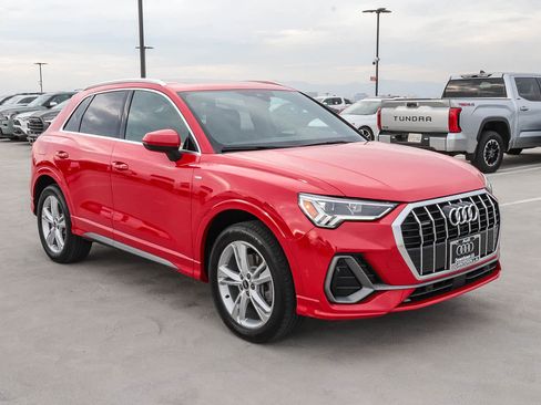 Used 2023 Audi Q3 2.0T Premium w/ 19" Wheel Package image 3