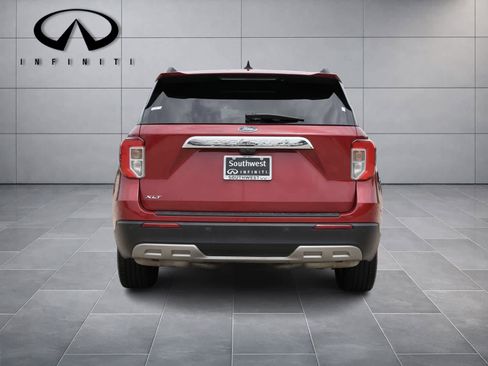 Used 2024 Ford Explorer XLT w/ Equipment Group 202A RWD image 4