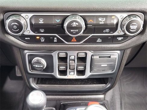 Used 2025 Jeep Wrangler Sport image 17