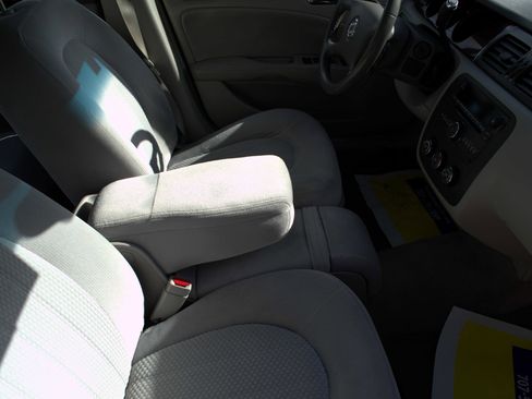 Used 2011 Buick Lucerne CX image 14