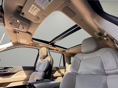 Used 2024 Lincoln Navigator L Reserve image 25