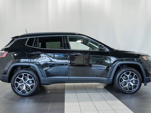 Certified 2025 Jeep Compass Limited AWD/4WD image 3