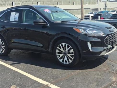 Used 2022 Ford Escape Titanium image 2