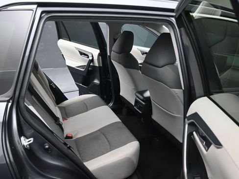 Used 2020 Toyota RAV4 XLE image 27