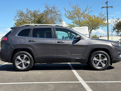Used 2020 Jeep Cherokee Limited w/ Technology Group AWD/4WD image 3