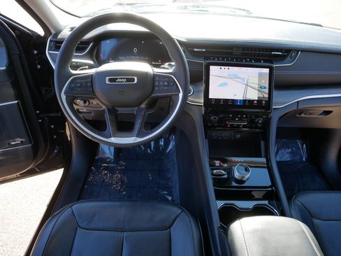 Used 2023 Jeep Grand Cherokee L Limited w/ Luxury Tech Group II image 21